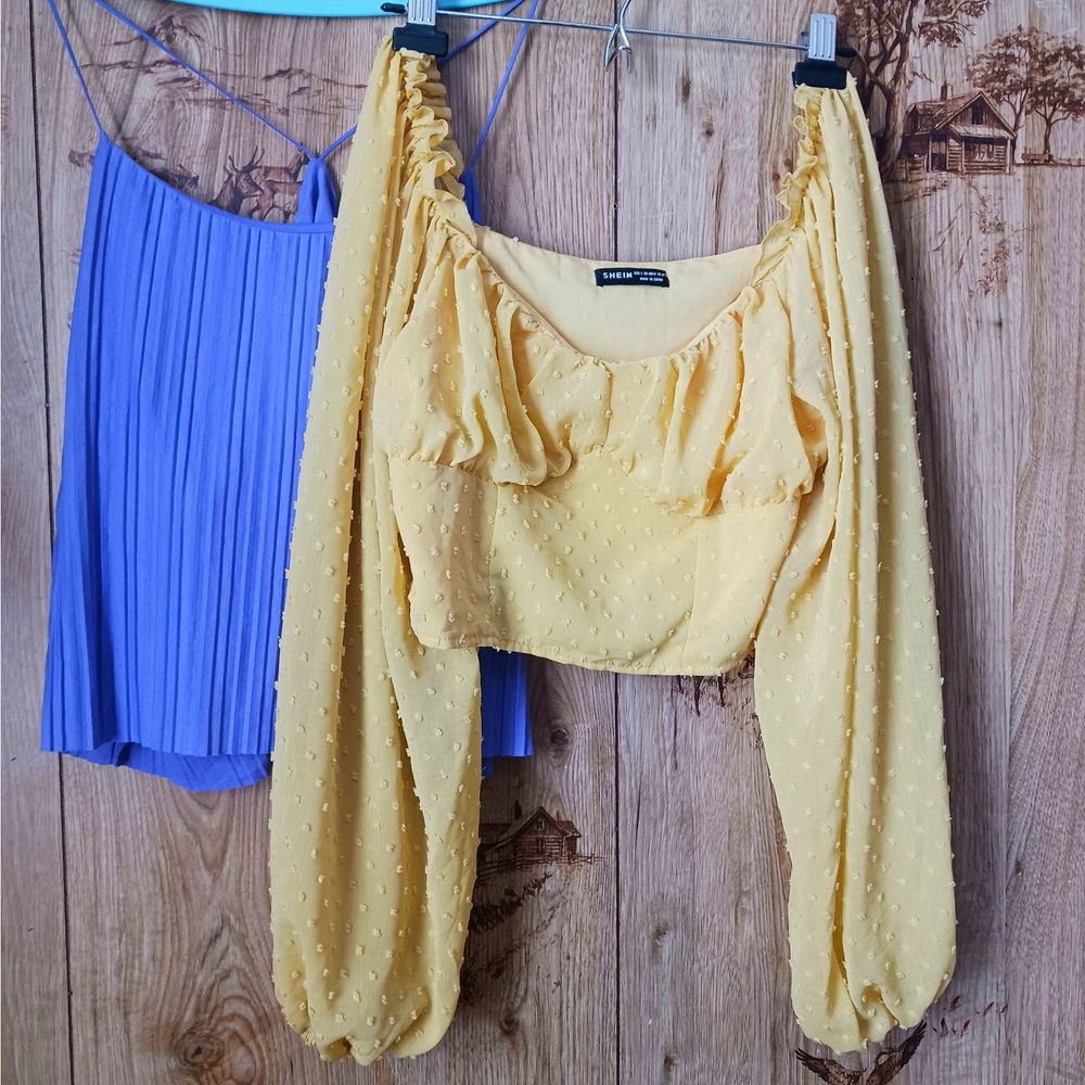 Bundle Lot 2 Crop Tops Size Large